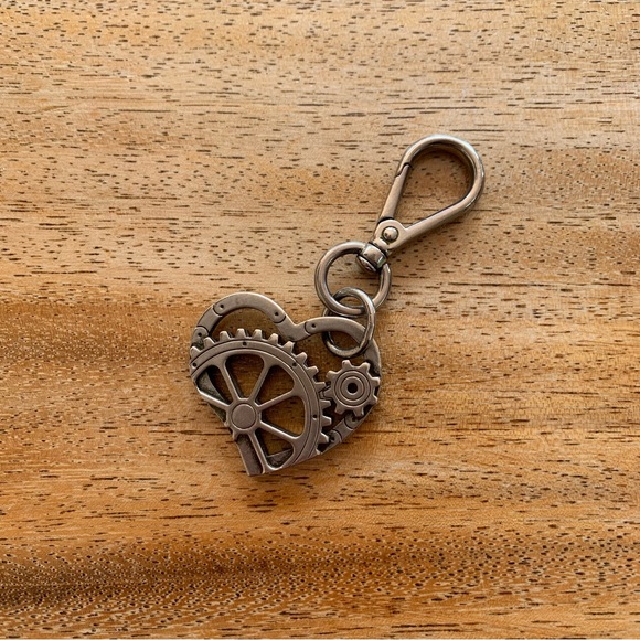 ✨ PRADA HEART KEYCHAIN ✨ - Picture 4 of 6